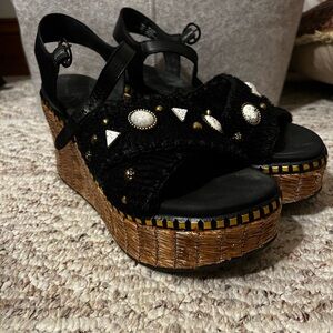 OTBT black wedges